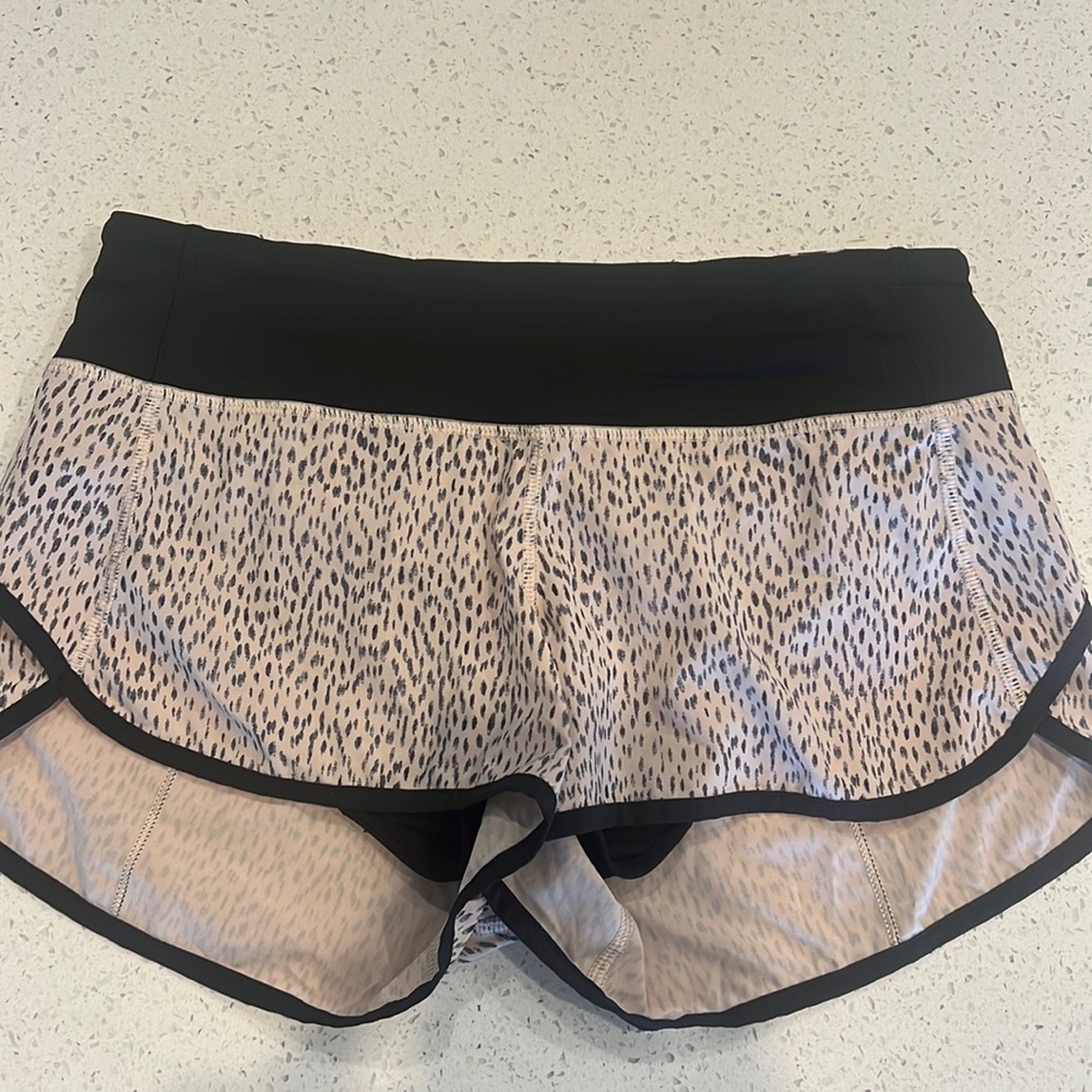 Lululemon speed up shorts 2.5 size 4